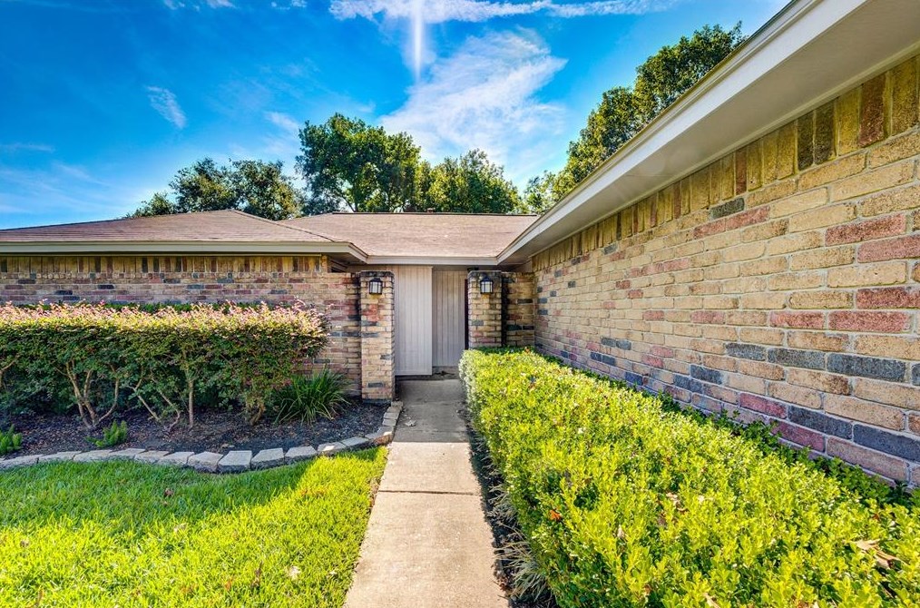 1102 Mayweather Ln, Richmond, TX 77406