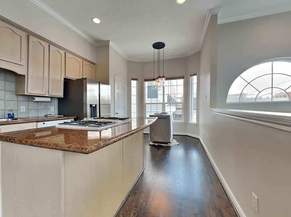 2215 Commonwealth St, Houston TX  77006-1807 exterior