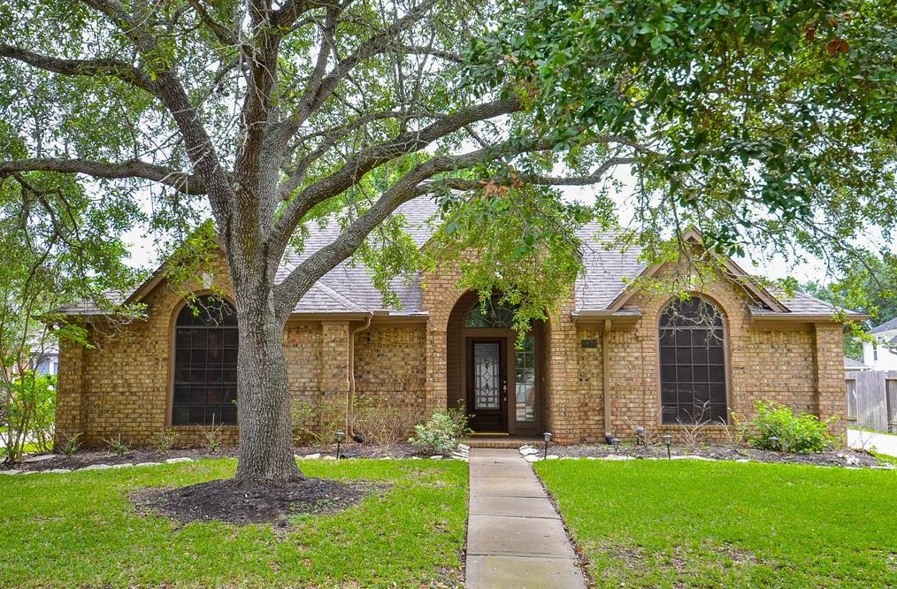 1631 Berkoff Dr, Sugar Land, TX 77479