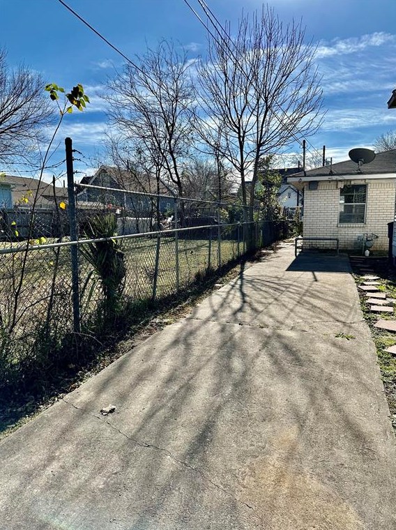 404 James St, Houston, TX 77009-8327