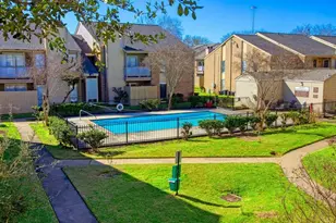 10211 Sugar Branch Dr, Houston, TX 77036 - Photo 20