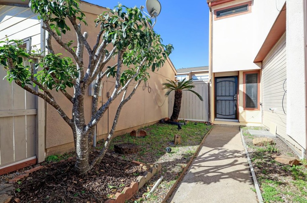 7704 Park Vista Dr, Houston, TX 77072-3205