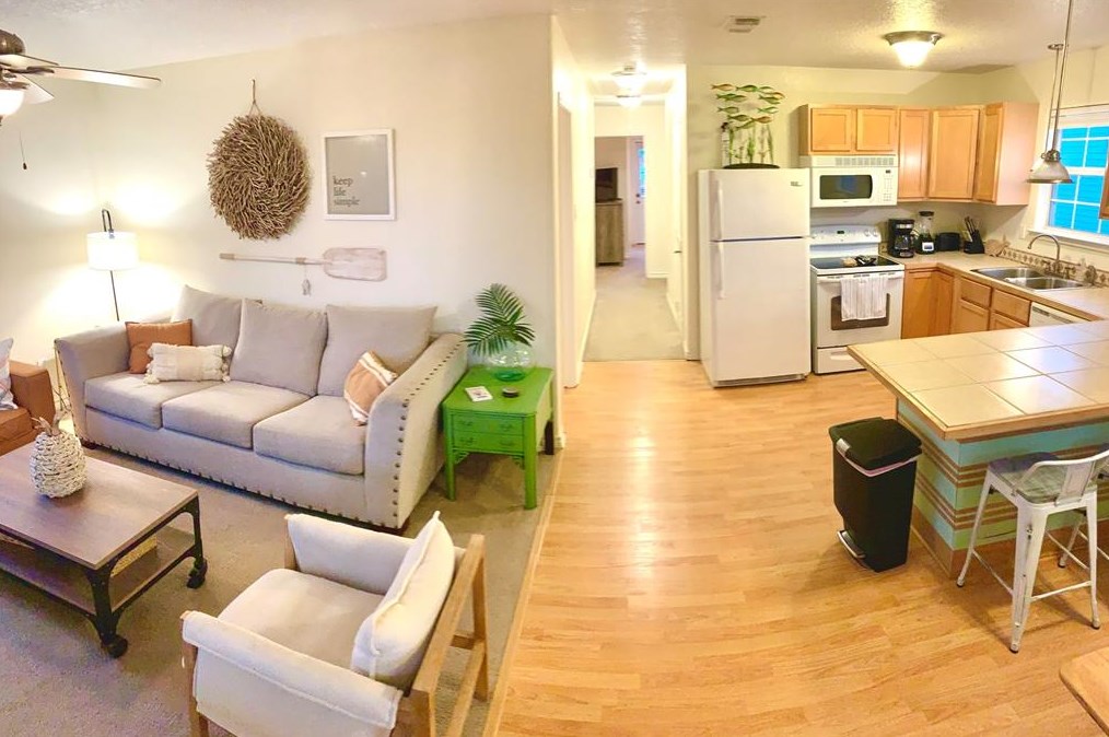 215 Pompano Ln, Jones Creek, TX 77541