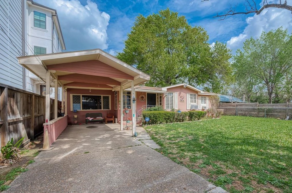 1239 W 25th St, Houston, TX 77008