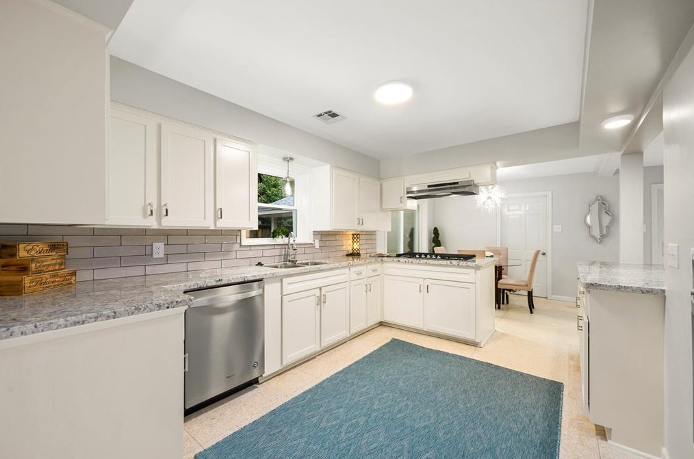 8018 Glenloch Dr, Houston TX  77061-1625 exterior