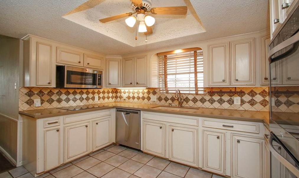 3815 Stillview Dr, Houston TX  77068-2917 exterior
