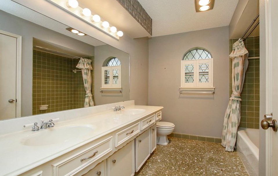 3815 Stillview Dr, Houston TX  77068-2917 exterior