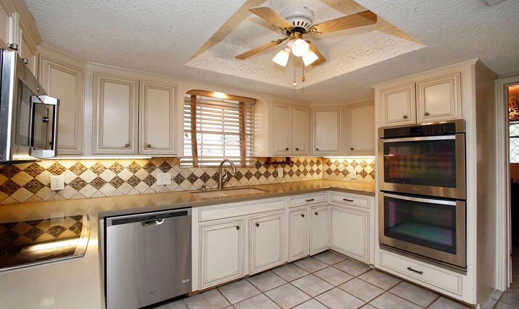 3815 Stillview Dr, Houston TX  77068-2917 exterior
