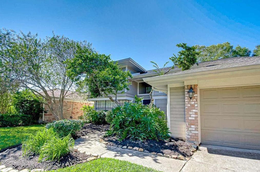 1614 Westhurst Ln, Houston, TX 77077