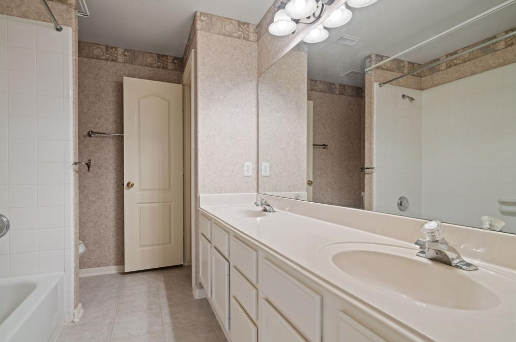 1778 Lakeside Enclave Dr, Houston TX  77077-1688 exterior