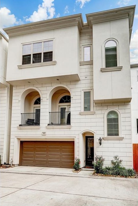 815 Leverkuhn St, Houston, TX 77007-5747