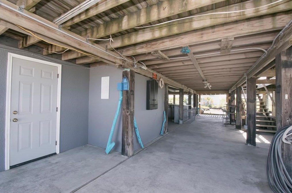 7015 W Hunter Dr, Hitchcock, TX 77563