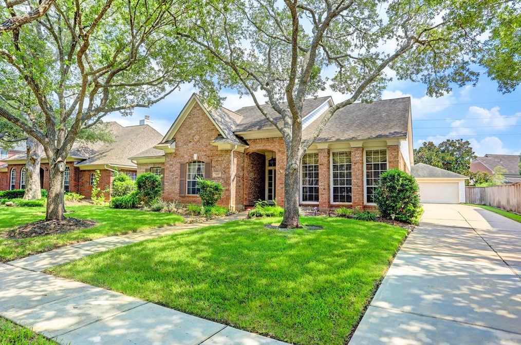 1430 Stone Trail Dr, Sugar Land, TX 77479-6179