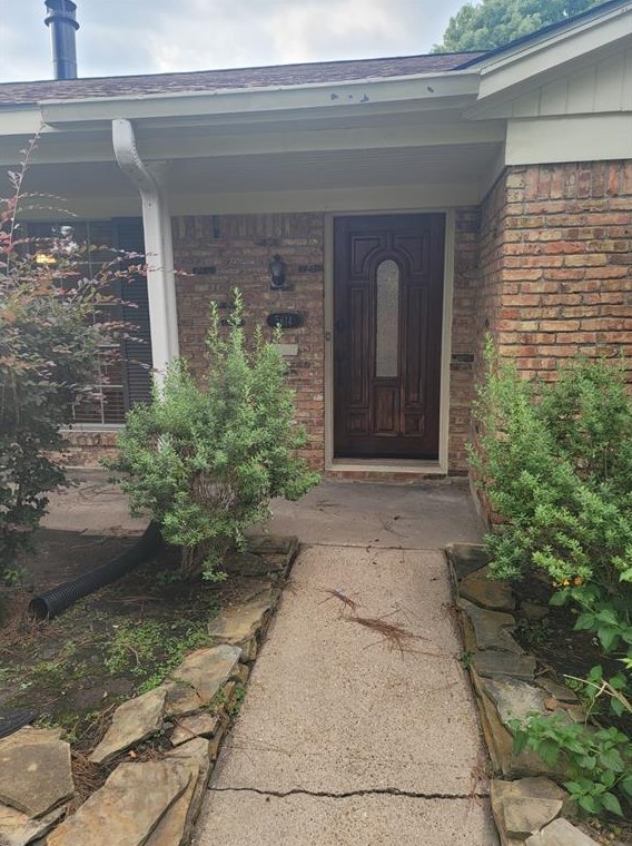 5614 Spellman Rd, Houston TX  77096-6150 exterior