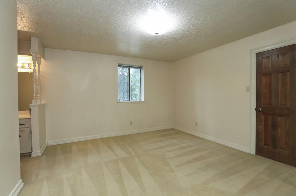 6730 Mossridge Dr, Houston TX  77069-2456 exterior