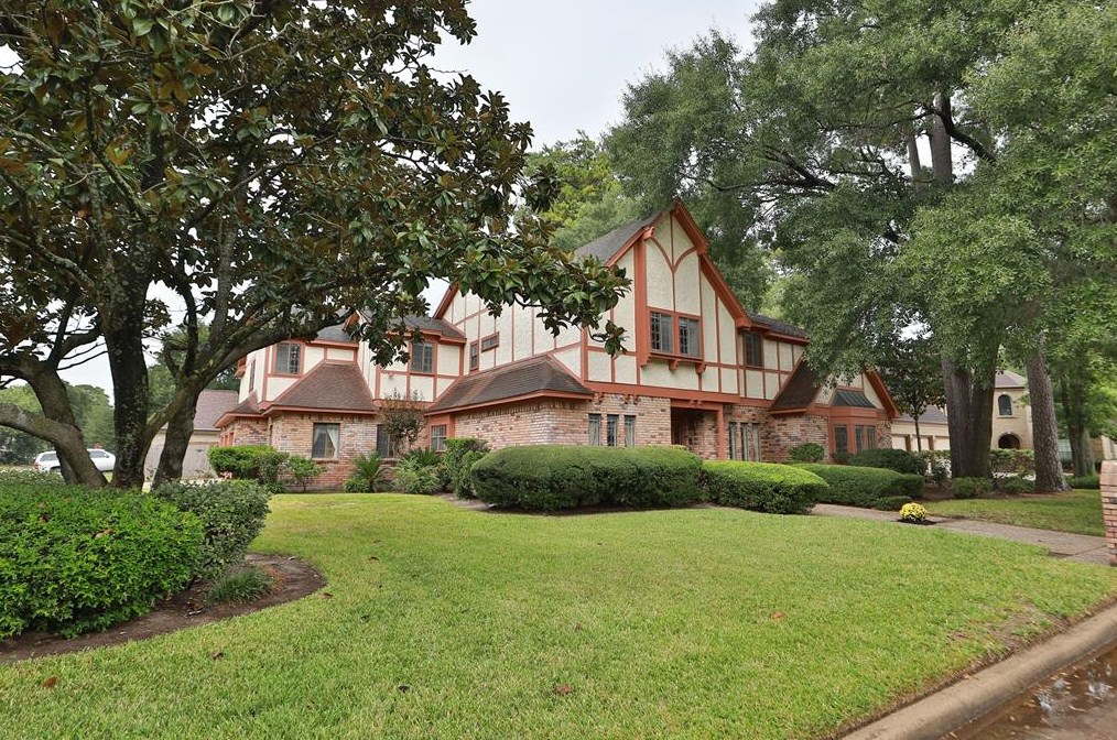 6730 Mossridge Dr, Houston, TX 77069-2456