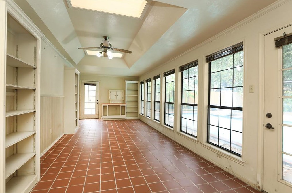 6730 Mossridge Dr, Houston TX  77069-2456 exterior