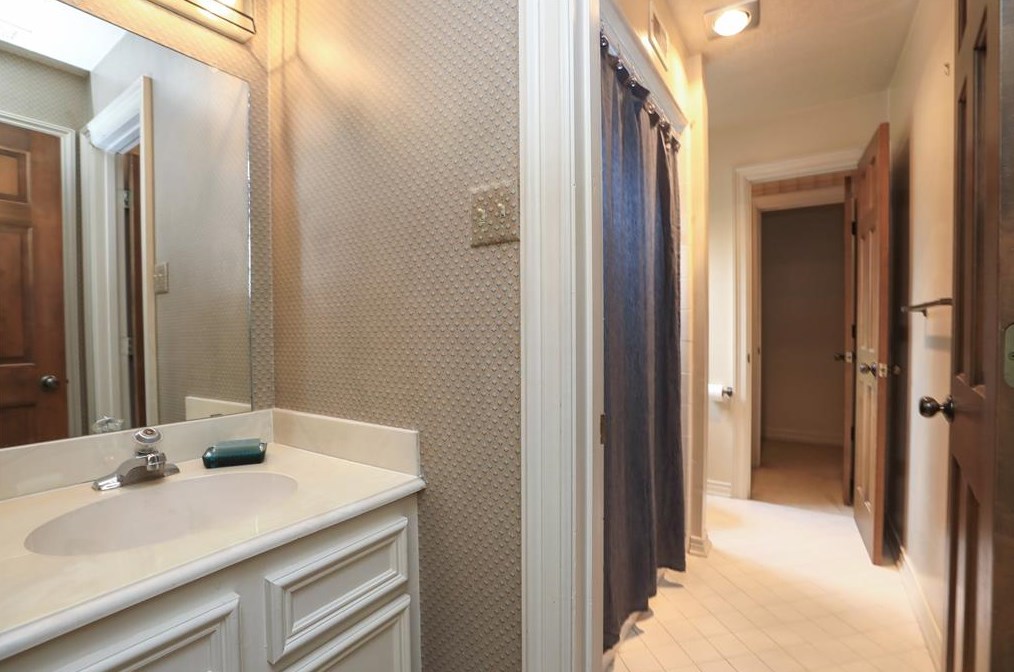 6730 Mossridge Dr, Houston TX  77069-2456 exterior