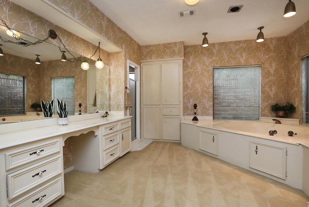 6730 Mossridge Dr, Houston TX  77069-2456 exterior
