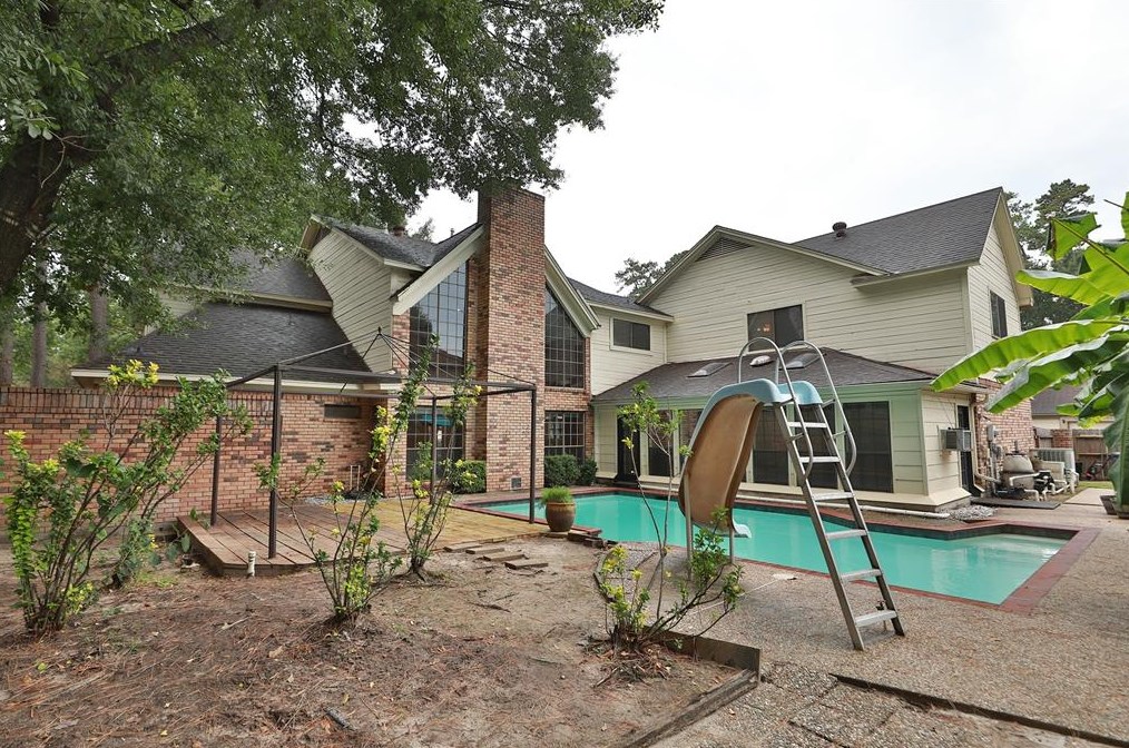 6730 Mossridge Dr, Houston TX  77069-2456 exterior