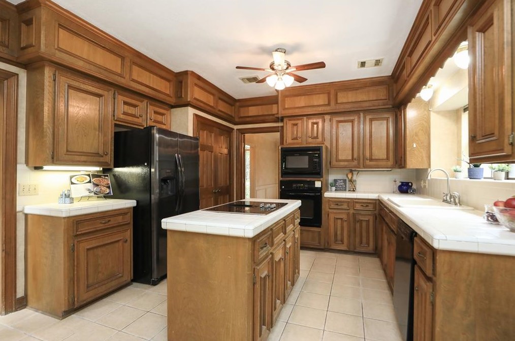 6730 Mossridge Dr, Houston TX  77069-2456 exterior