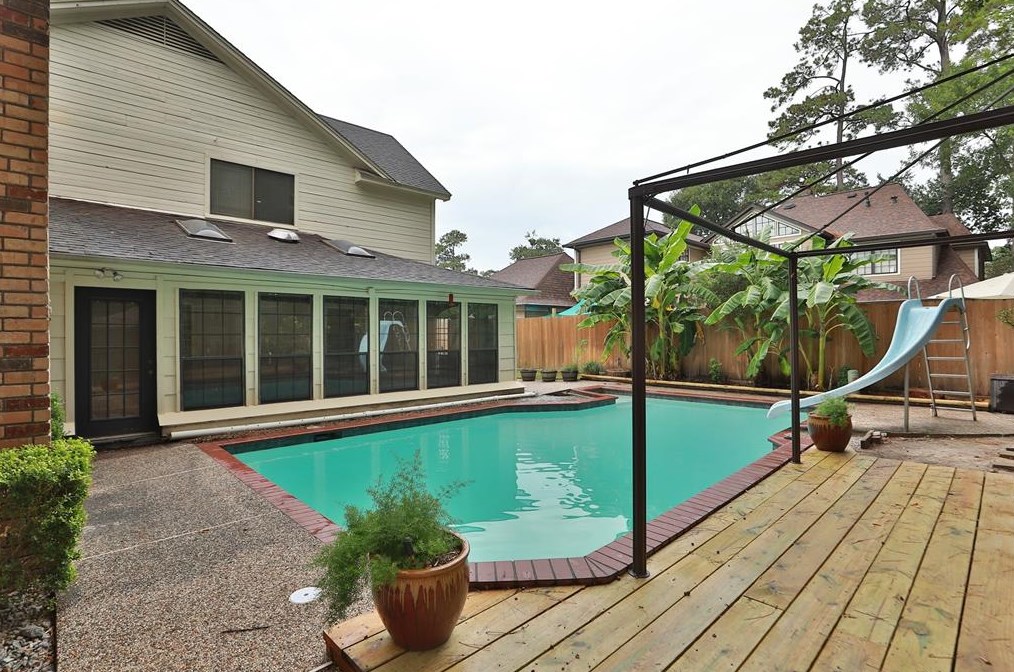 6730 Mossridge Dr, Houston TX  77069-2456 exterior