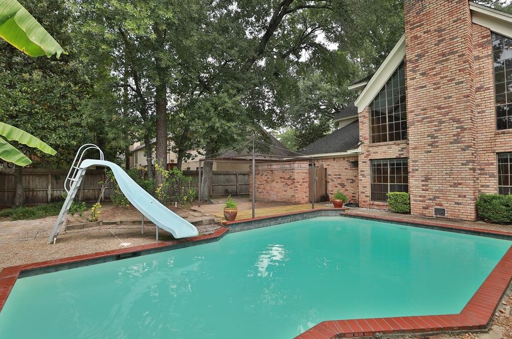 6730 Mossridge Dr, Houston TX  77069-2456 exterior