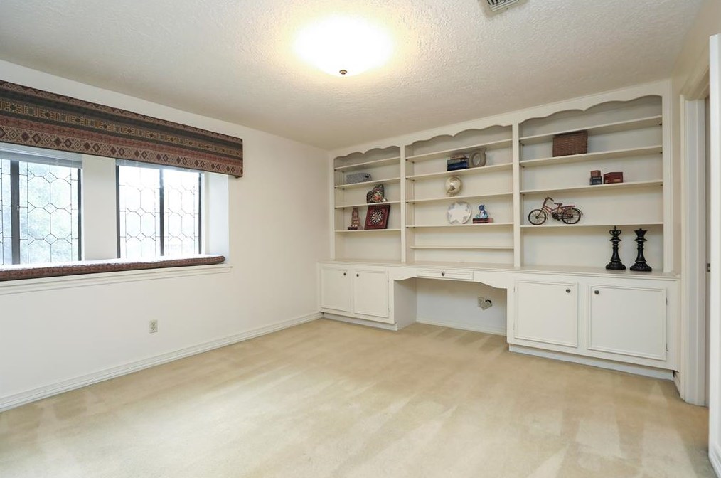 6730 Mossridge Dr, Houston TX  77069-2456 exterior