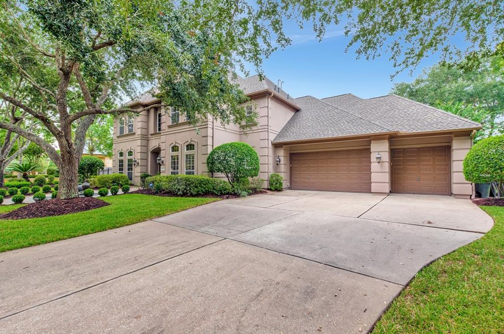 3303 Acorn Wood Way, Houston, TX 77059-3178