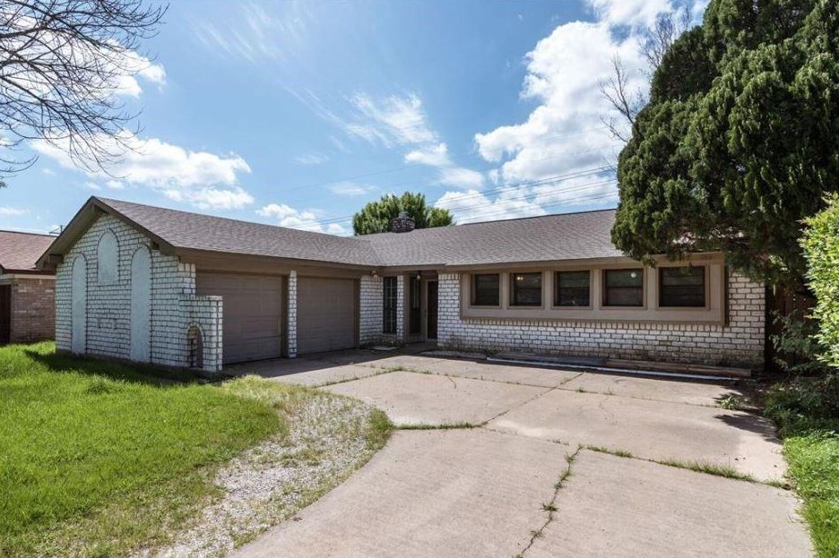 12203 Pine Knoll Dr, Houston, TX 77099