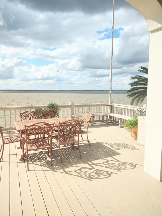 143 Isles End Rd, Galveston, TX 77554-6103