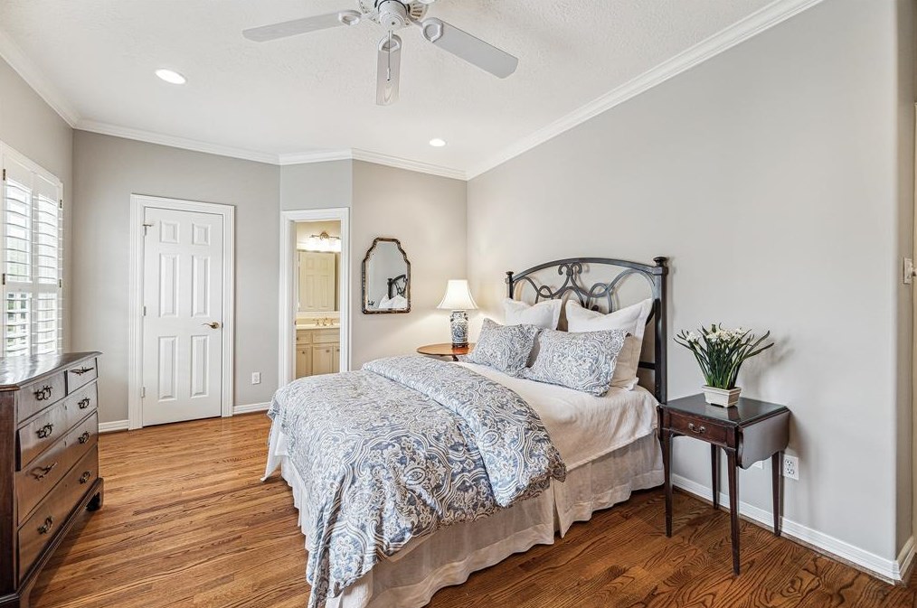 1327 Winrock Blvd, Houston TX  77057-4010 exterior