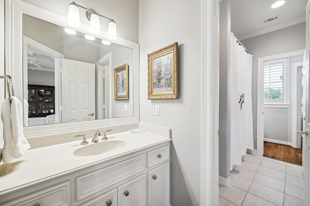 1327 Winrock Blvd, Houston TX  77057-4010 exterior