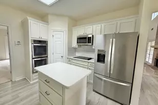302 Buckingham Dr, Port Neches, TX 77651 - Photo 16