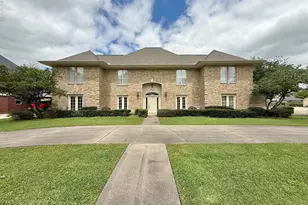 302 Buckingham Dr, Port Neches, TX 77651 - Photo 1