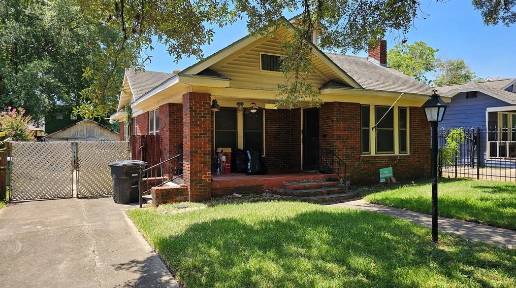4314 Clay St, Houston, TX 77023-1812