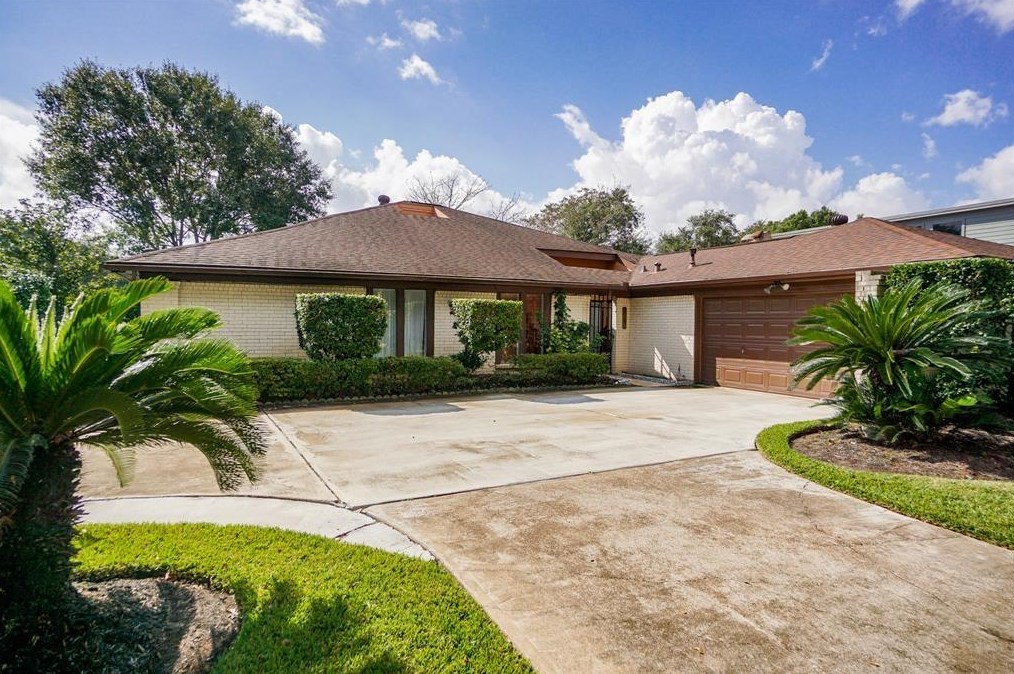 2127 Winged Foot Dr, Missouri City, TX 77459-3627