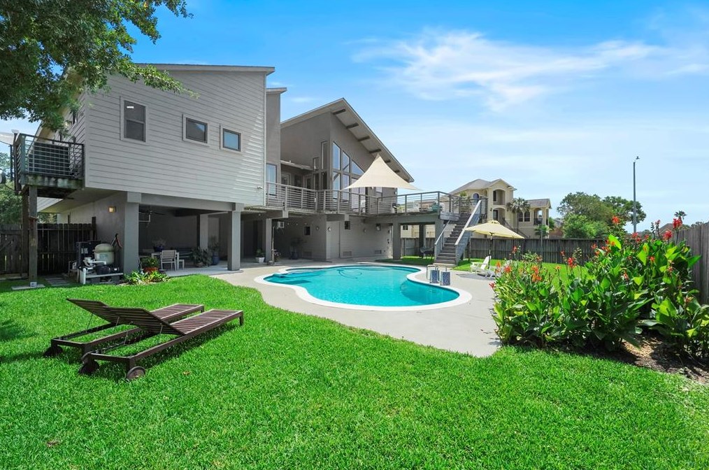 18734 Prince William Ln, Houston TX  77058-4227 exterior