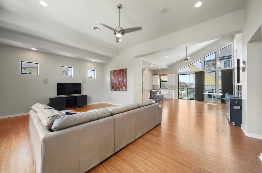 18734 Prince William Ln, Houston TX  77058-4227 exterior