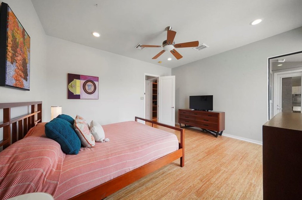 18734 Prince William Ln, Houston TX  77058-4227 exterior
