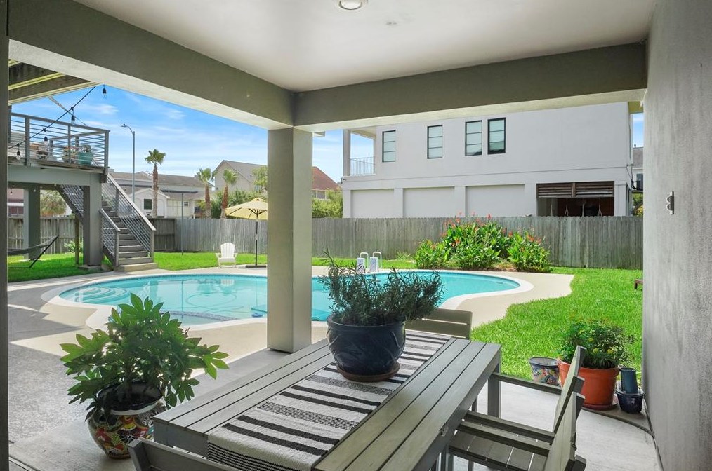 18734 Prince William Ln, Houston TX  77058-4227 exterior