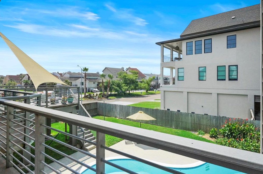 18734 Prince William Ln, Houston TX  77058-4227 exterior