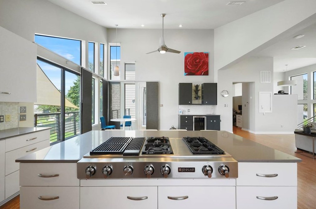 18734 Prince William Ln, Houston TX  77058-4227 exterior