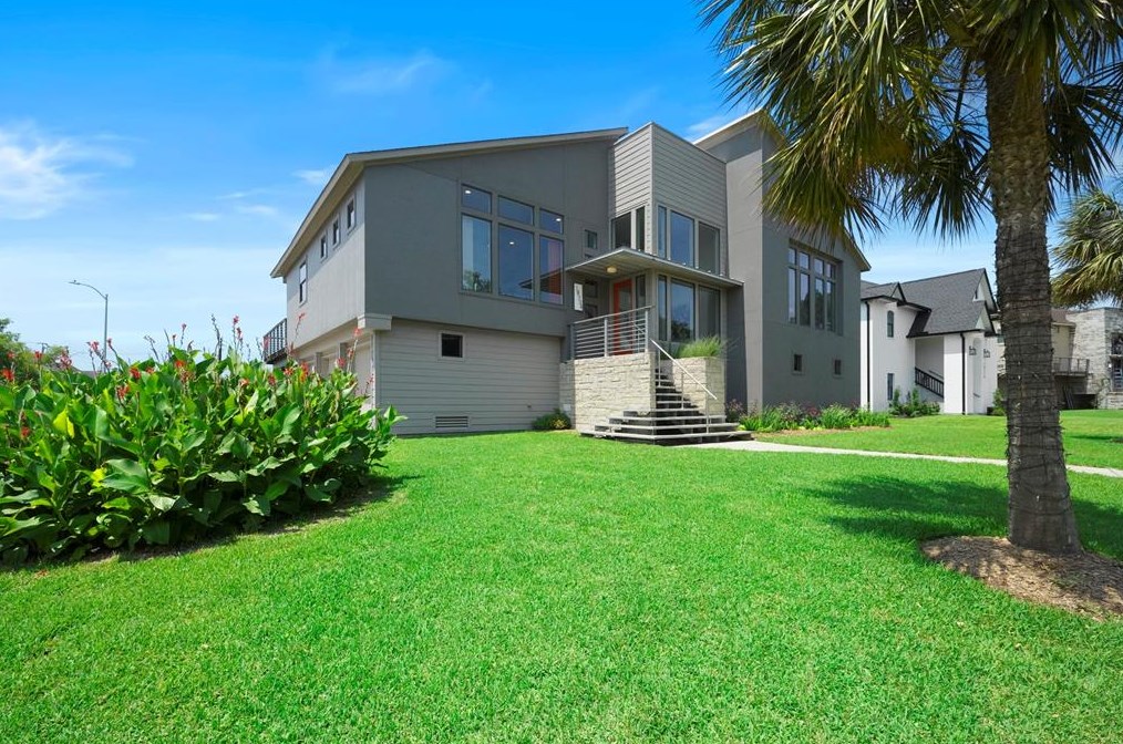 18734 Prince William Ln, Houston TX  77058-4227 exterior