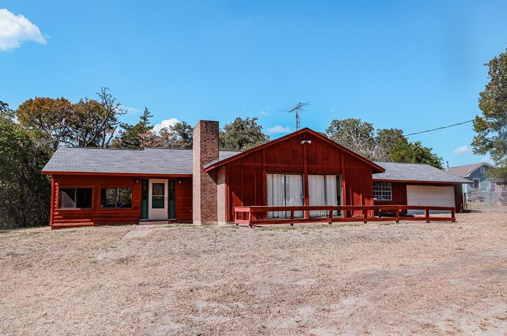 221 Whisper Ln, Brenham, TX 77833-8950