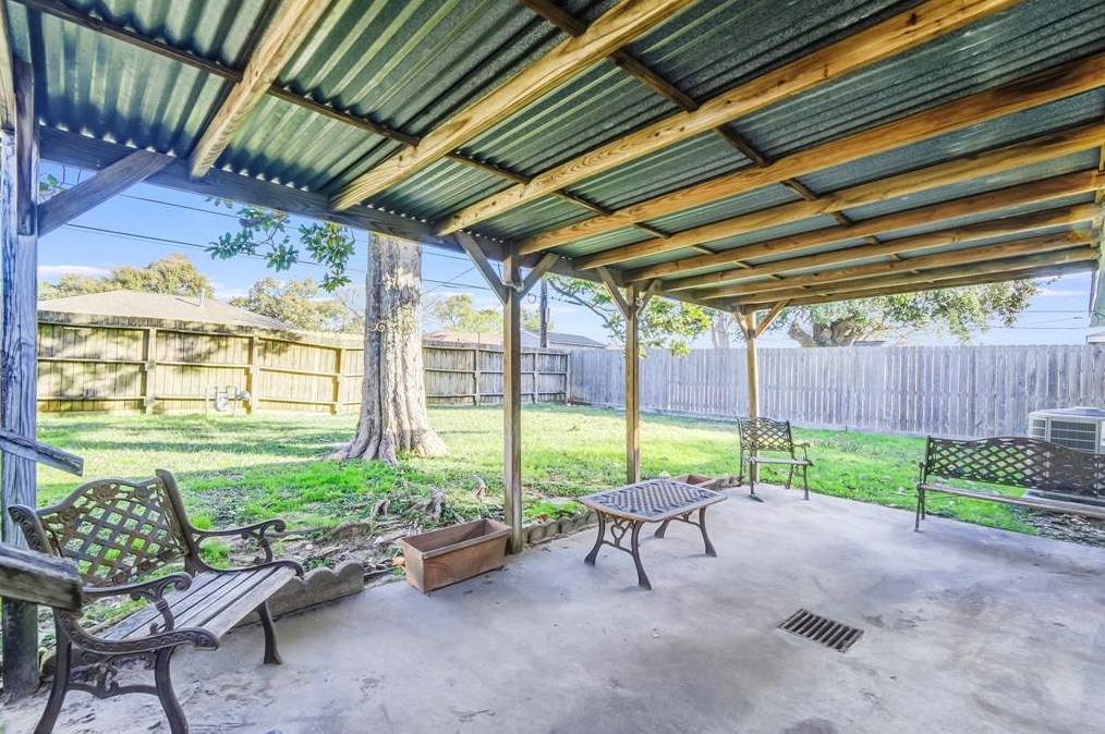 3811 Bennett Dr, Pasadena TX  77503-1804 exterior