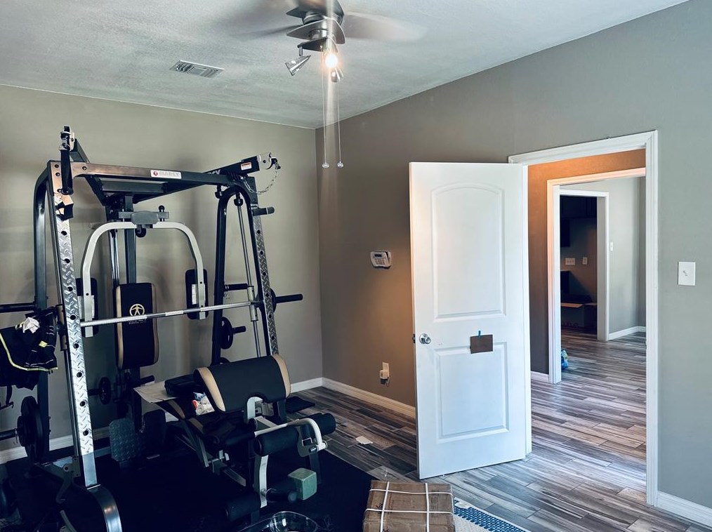 5310 Holly View Dr, Houston TX  77091-2765 exterior