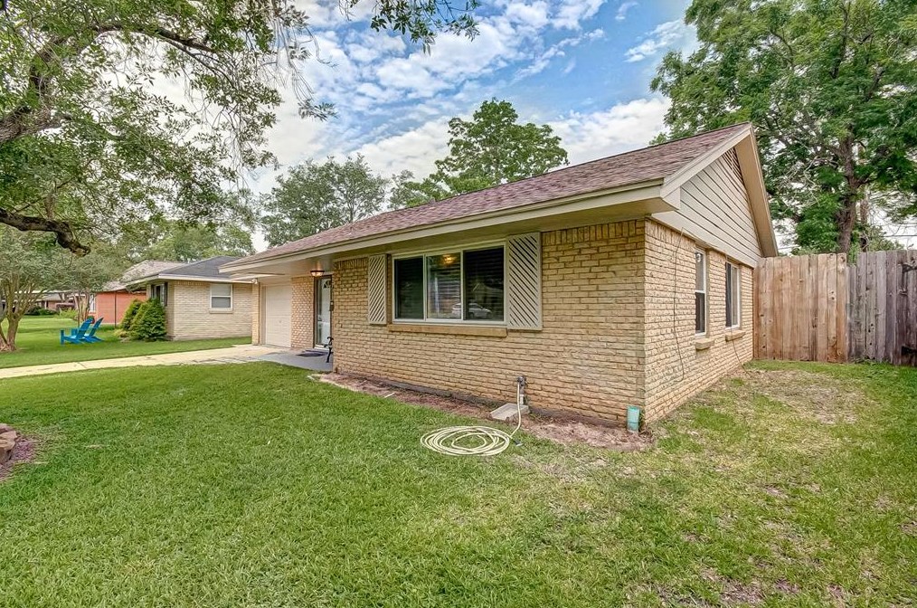 5118 Libbey Ln, Houston TX  77092-5233 exterior