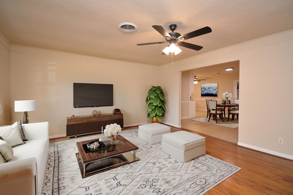 9554 Weatherwood Dr, Houston, TX 77080