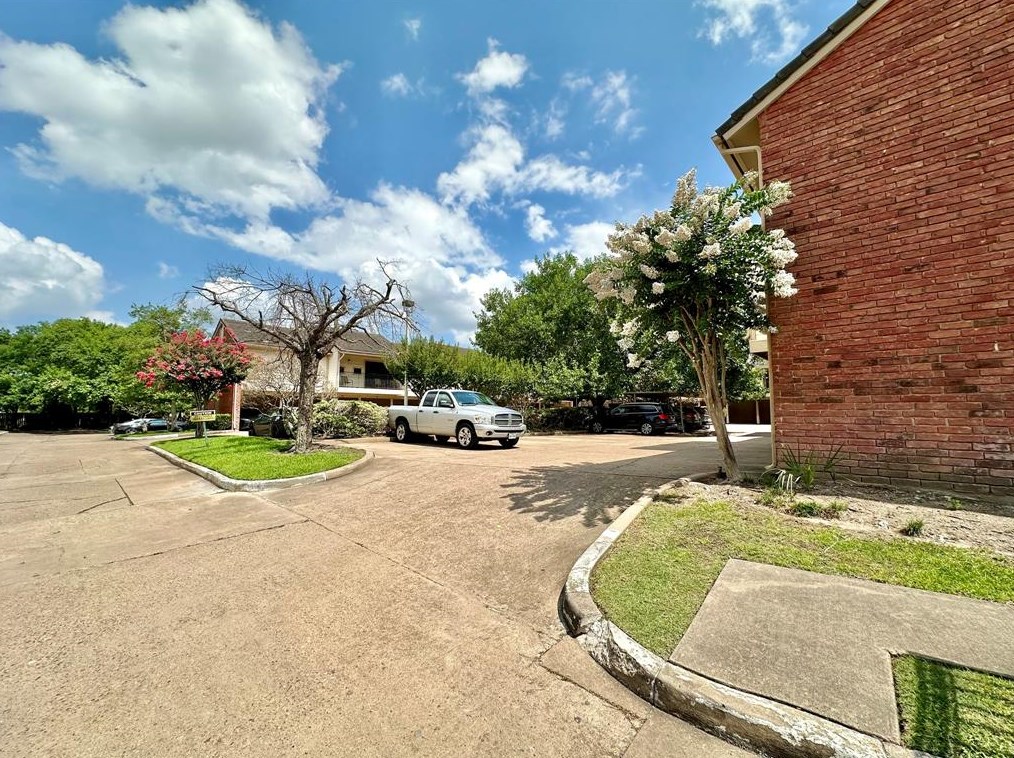 2211 S Kirkwood Rd Apt 50, Houston, TX 77077